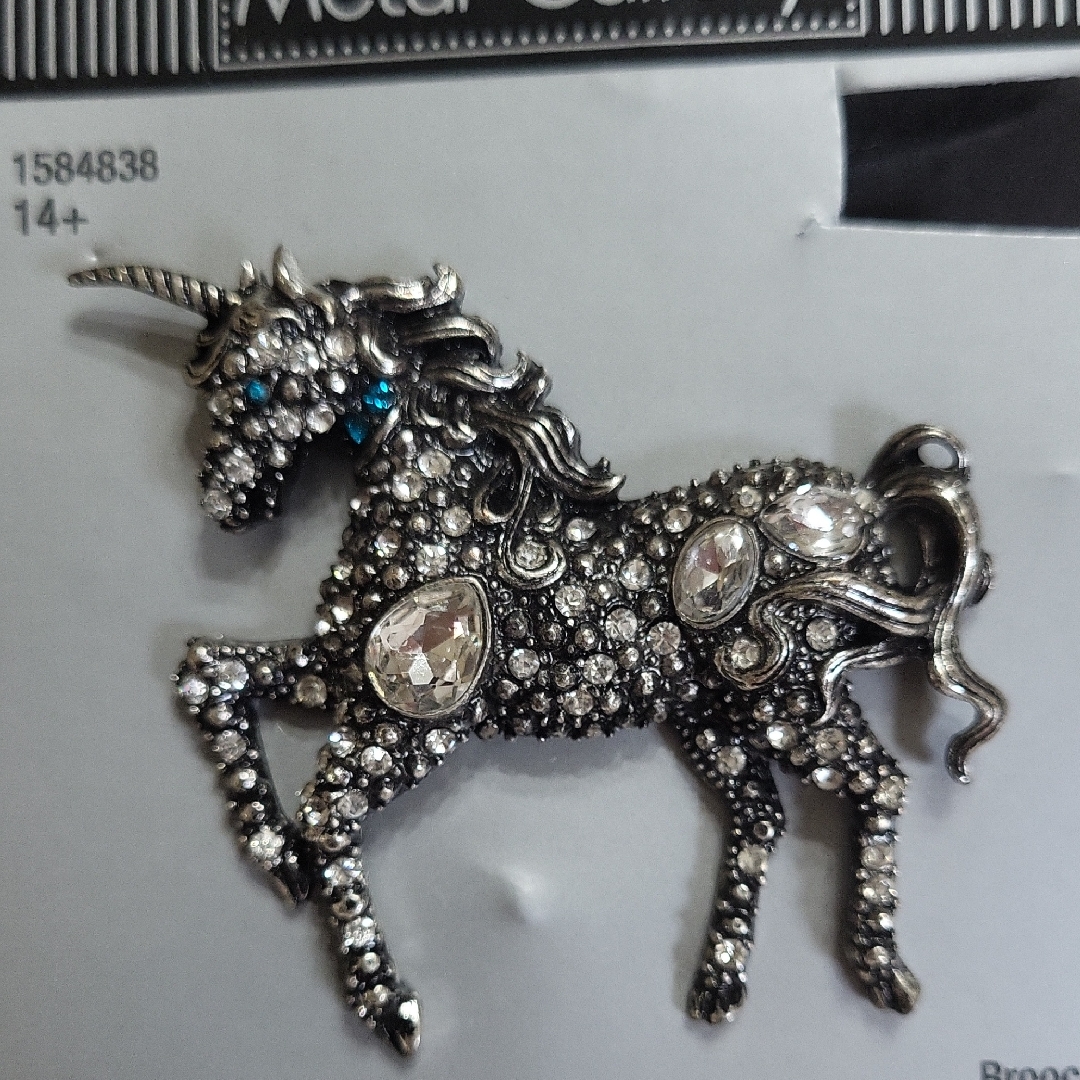 Metal Gallery Silver Unicorn Brooch With Gem Details
